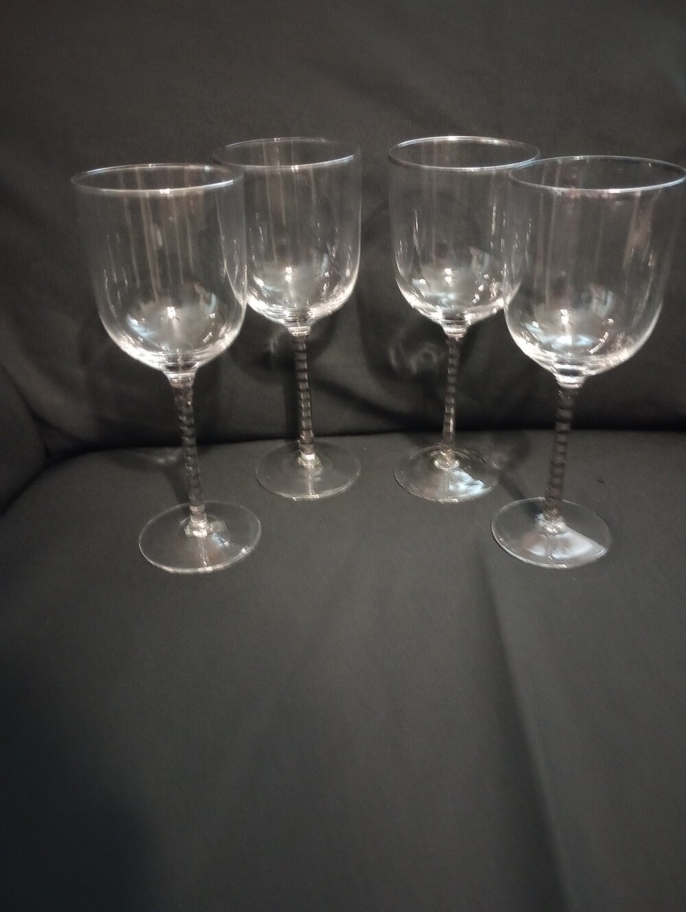 4 Kate Spade New York Plum Island Pattern Crystal Goblets With Segmented Stems